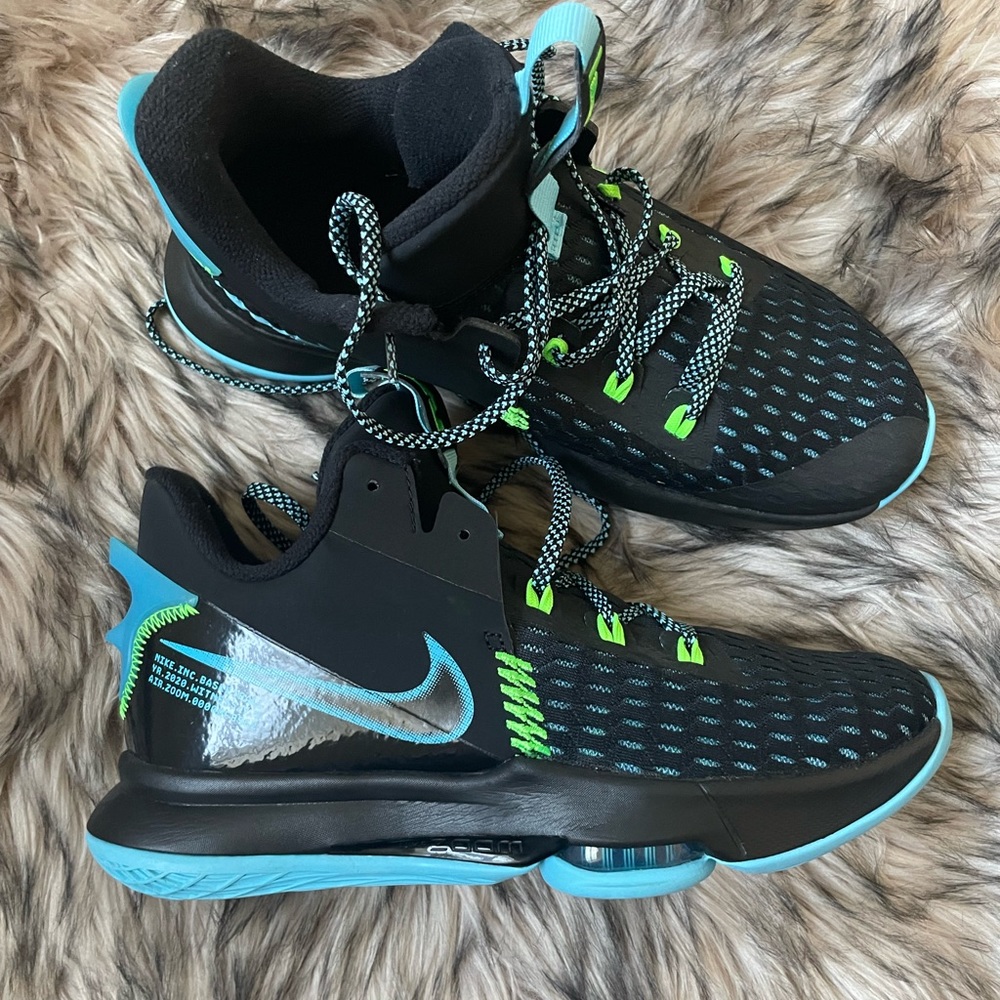 ‼️LEBRON JAMES(NIKE)‼️